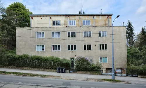 C138 Apartment building